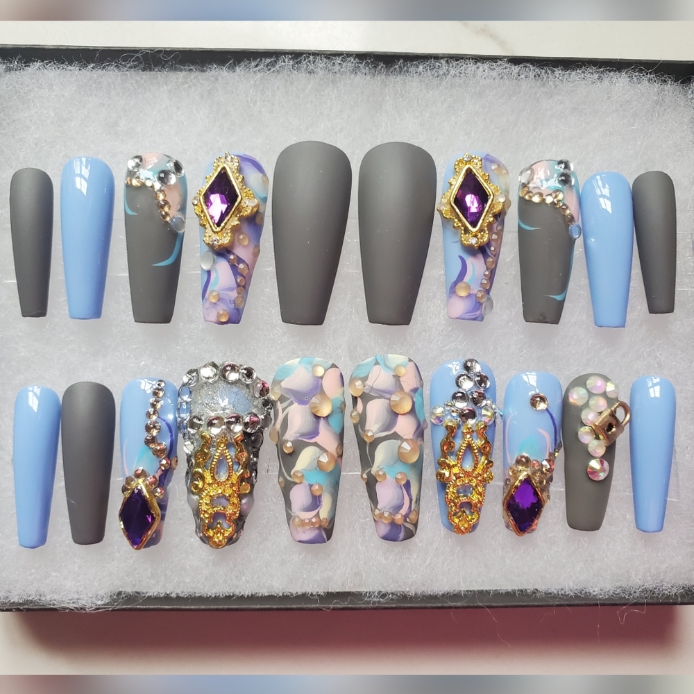 Luxurious press-on Nails - Picture 8 of 8